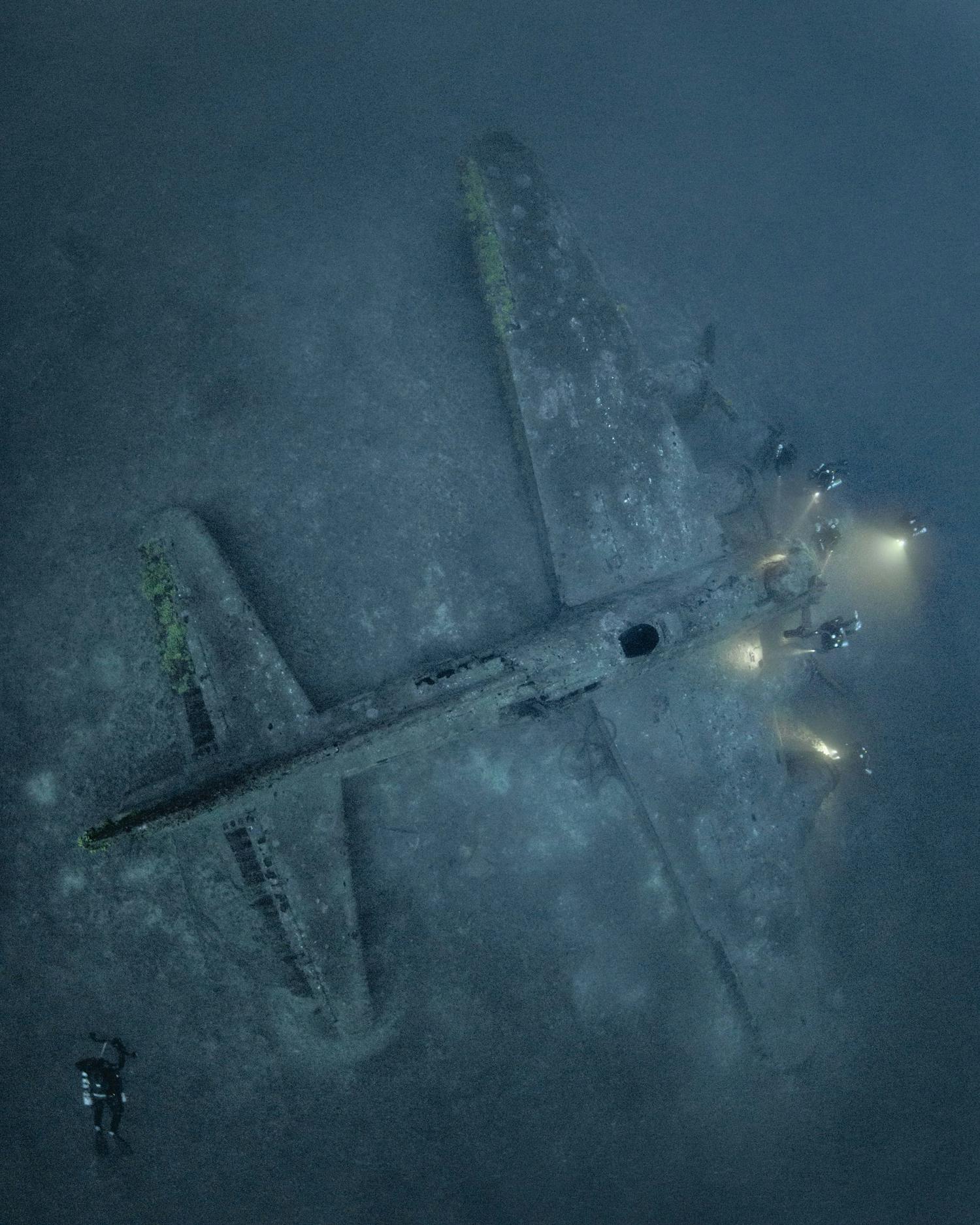 dsc9737 eJ E3CVxGfAB Bombflygplan på botten av havet.